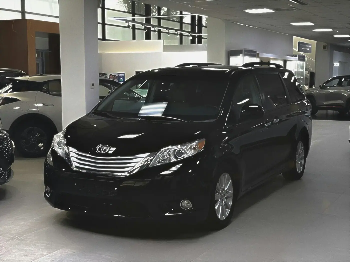 黃金號 豪華保母車機場接送車款外觀